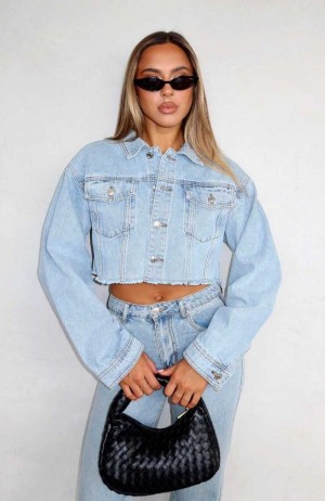 White Fox Lightspeed Cropped Denim Jacket Light Blue Wash | XFCVWM-451