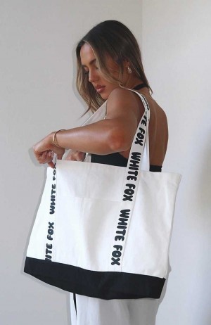 White Fox Queen Energy Tote Bag Off White/Black | FRVCZN-365