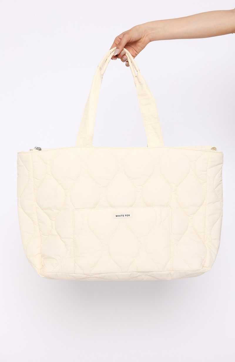 White Fox Always Moving Quilted Tote Bag Cream | SADIVY-407