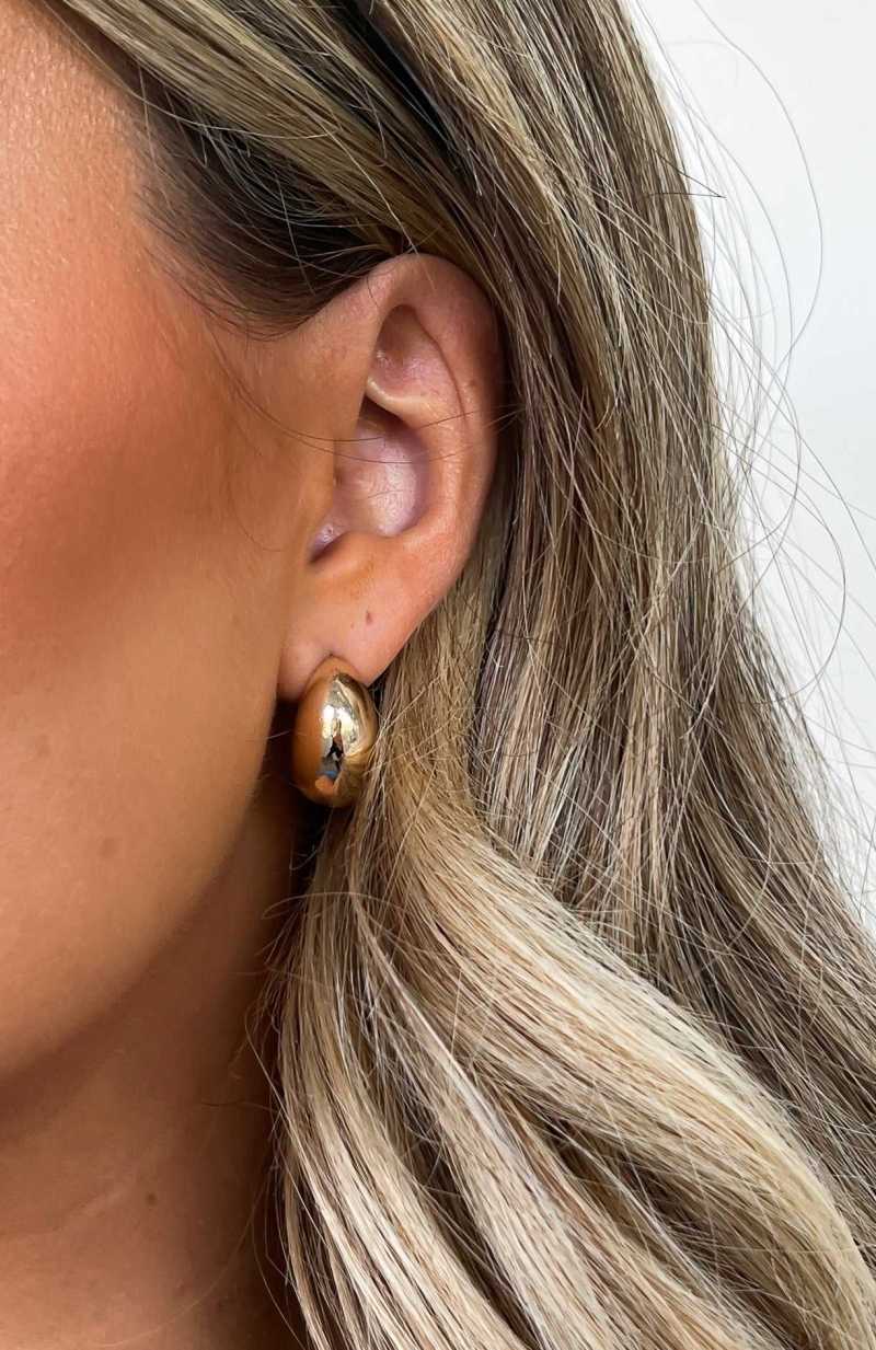 White Fox Carrie Earrings Gold | CJAZBW-875