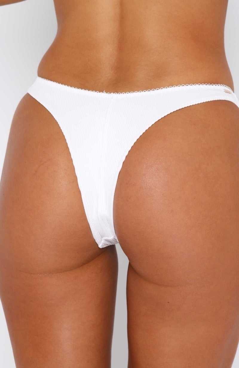 White Fox Chasing Waves Bottoms White | XTODGU-379