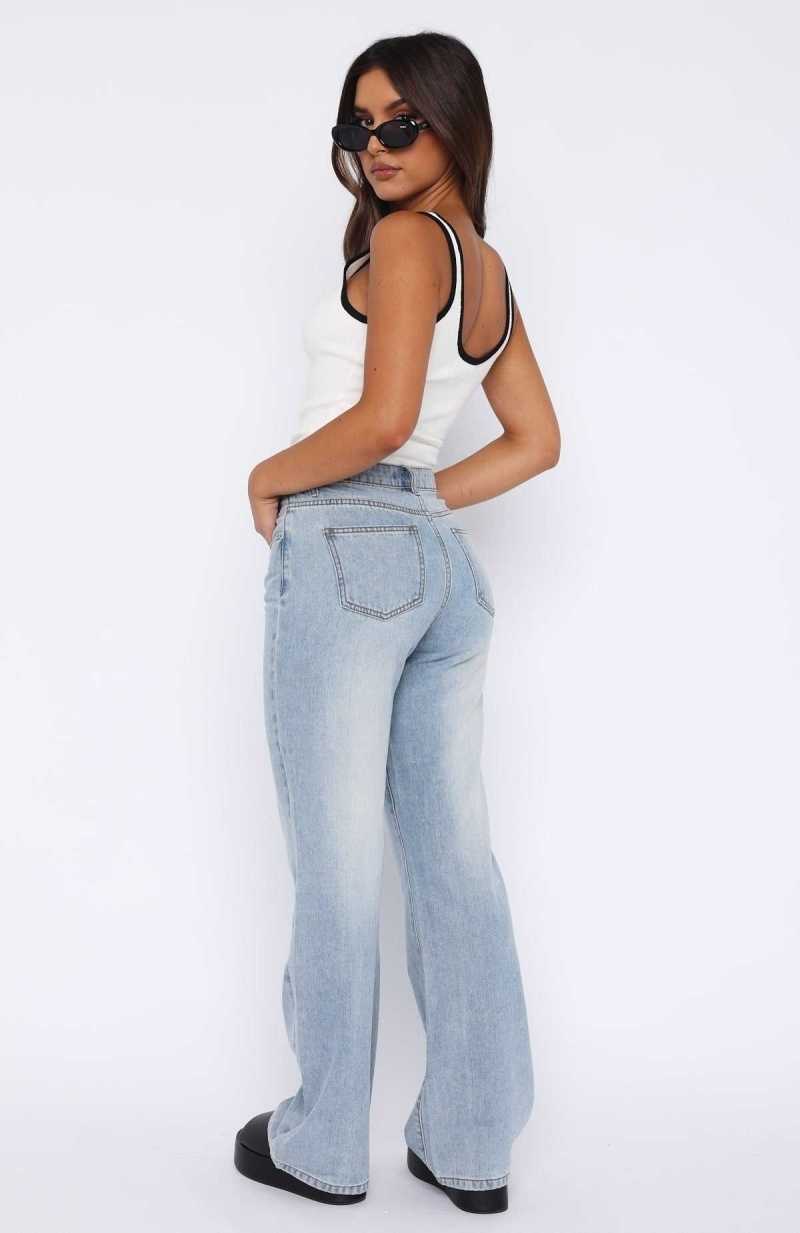 White Fox Desire Mid Rise Straight Leg Jeans Light Blue Wash | NLOEMW-563