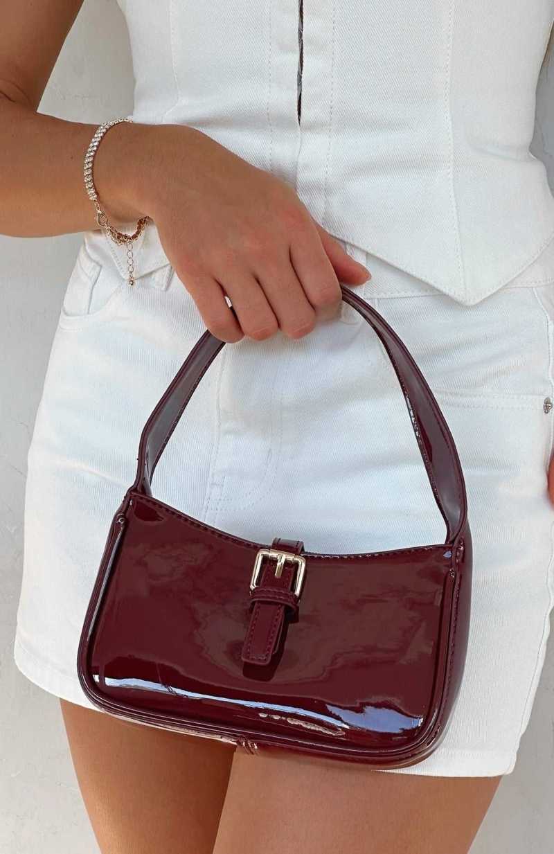 White Fox Dionne Shoulder Bag Cherry Cola | VXTAWD-042