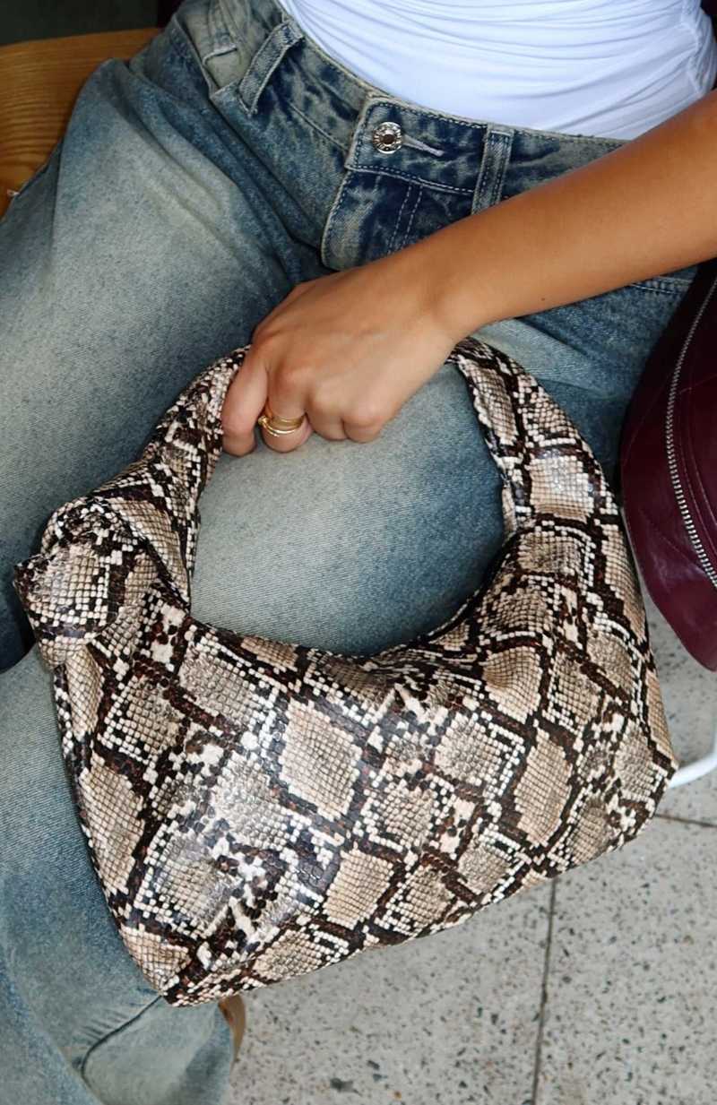 White Fox Don't Blame Me Shoulder Bag Snake | GBFWIM-736