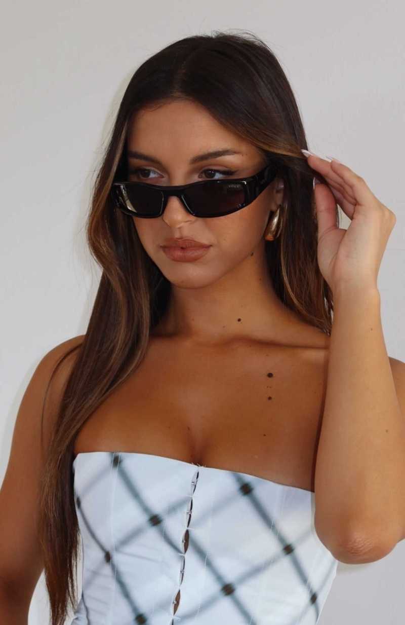 White Fox Going Places Sunglasses Black | BQFUAR-268