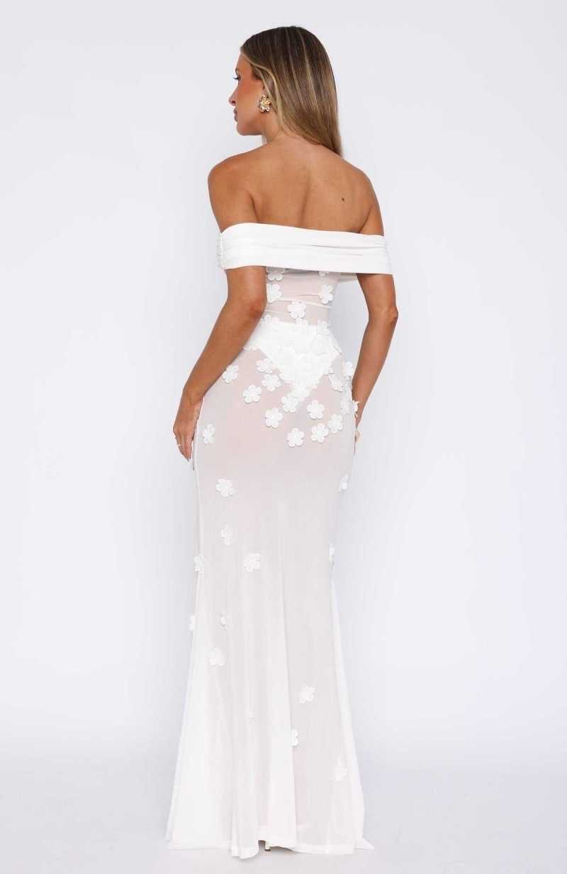 White Fox Loved The Most Maxi Dress White | OVAGUM-546