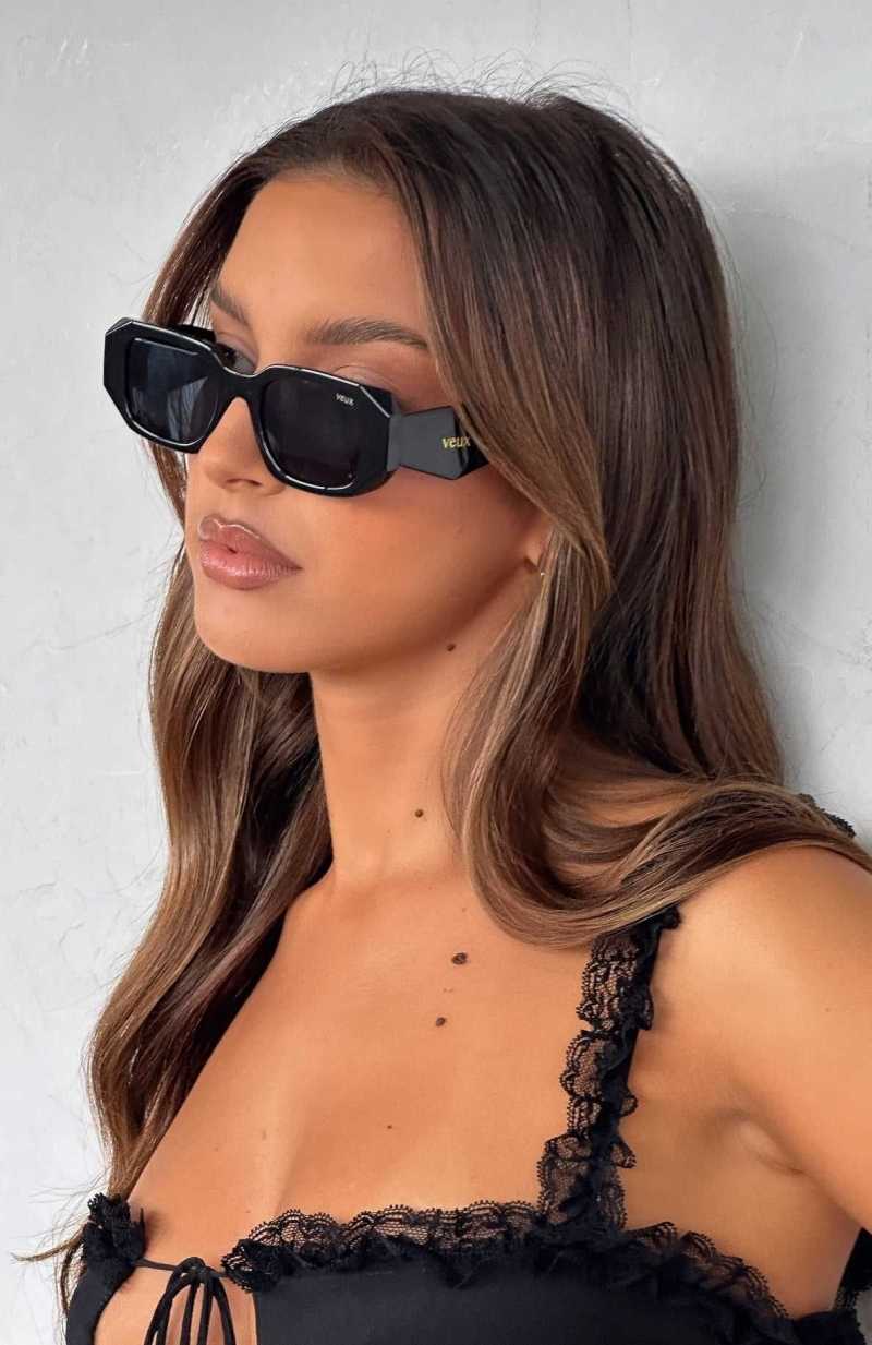 White Fox Naya Sunglasses Black | CVWYMT-648