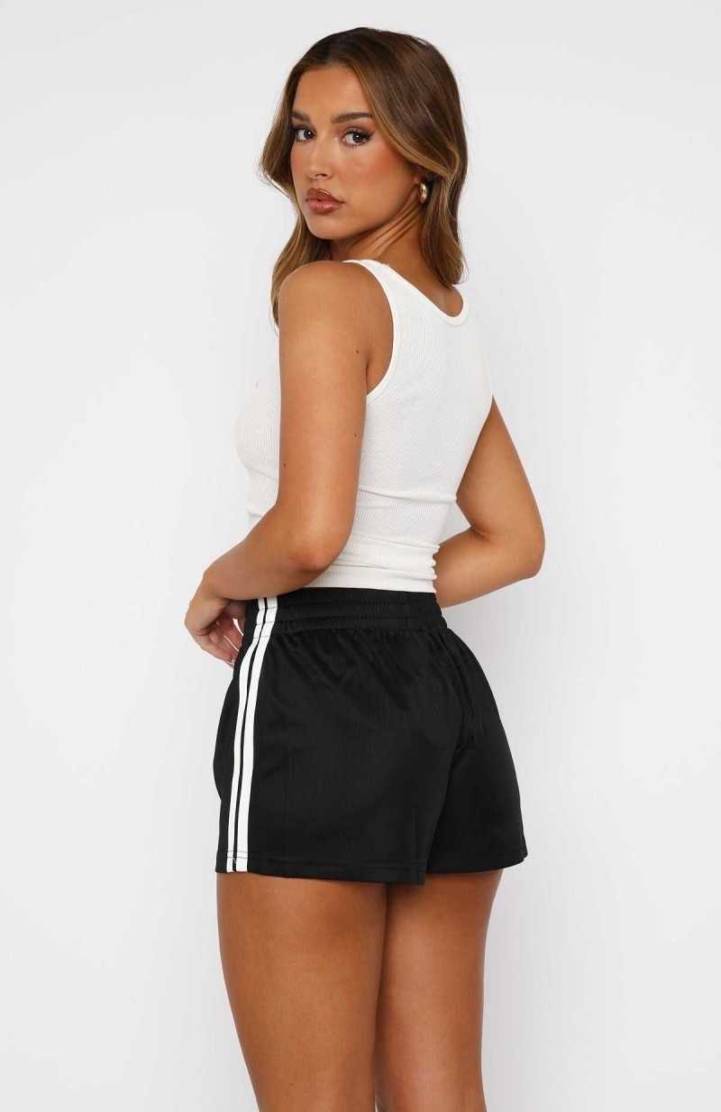 White Fox Show Me Something Shorts Black | JHTOKN-375