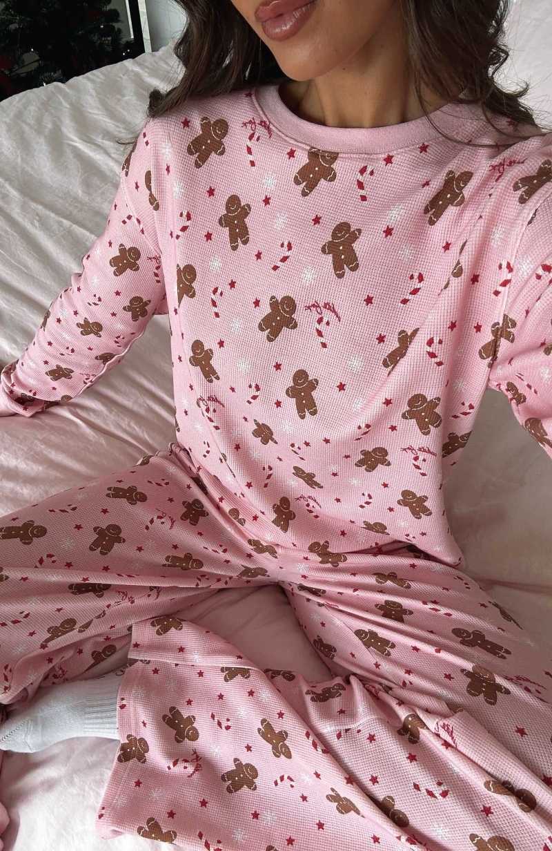 White Fox Staying Snug Long Sleeve Pyjama Set Pink Gingerbread | MVFRDZ-431