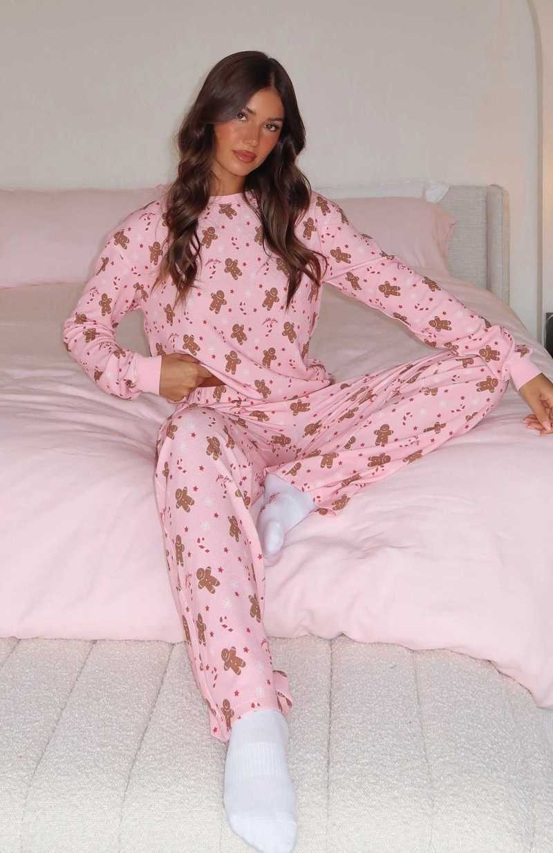 White Fox Staying Snug Long Sleeve Pyjama Set Pink Gingerbread | MVFRDZ-431