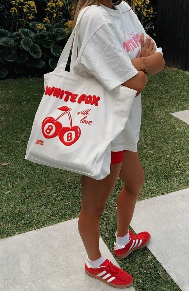 White Fox With Love In The Moment Tote Bag White | CSAKEW-853